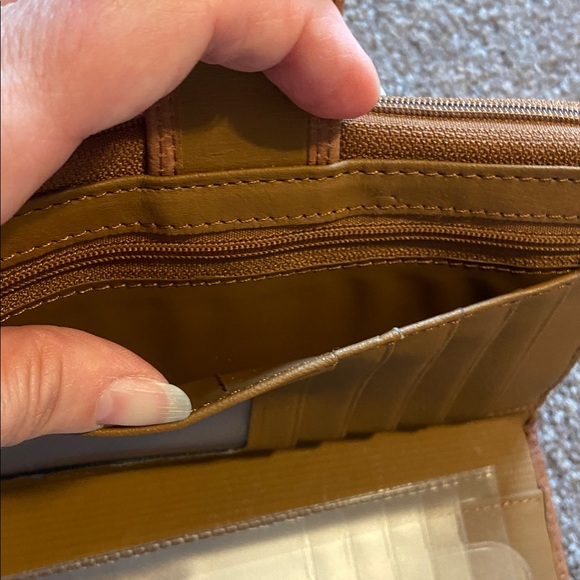 Rolf’s Women’s Genuine Tan Brown Leather Wallet - Picture 8 of 15